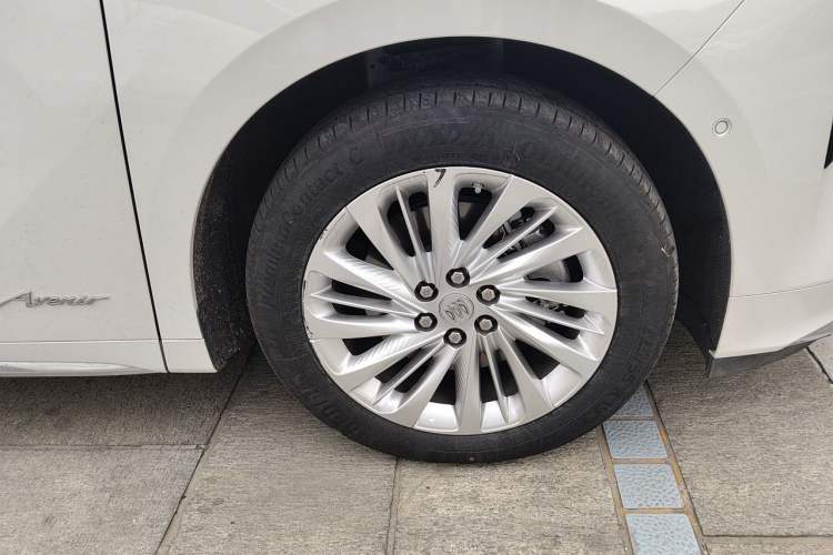 Used Buick Century 2023 2.0T Six-Seater Yinshi Edition Right Front Wheel Hub