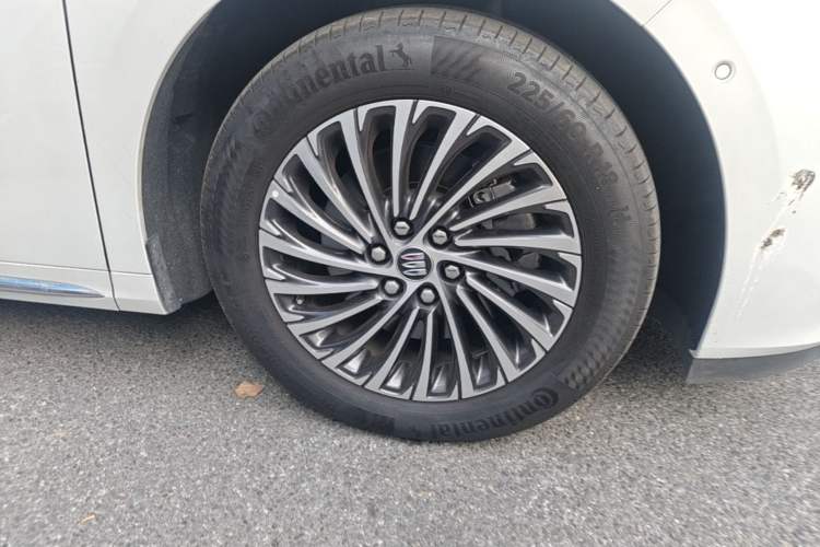 Used Buick Century 2023 2.0T Seven-Seater Deluxe Edition Right Front Wheel Hub