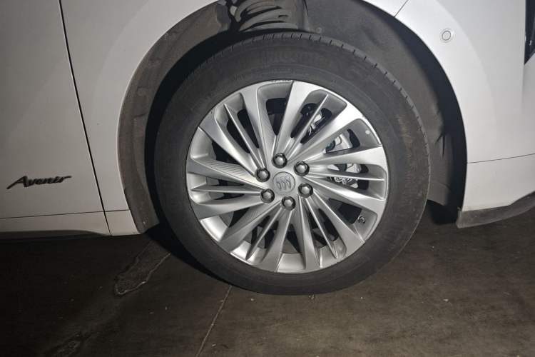 Used Buick Century 2023 2.0T Six-Seater Yinshi Edition Right Front Wheel Hub