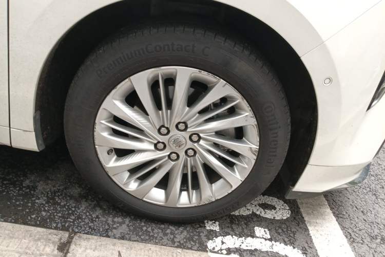 Used Buick Century 2023 2.0T Seven-Seater Yinshi Edition Right Front Wheel Hub