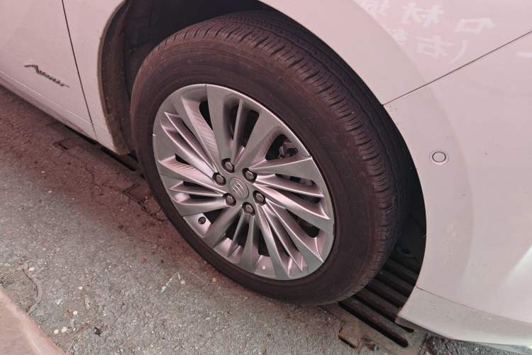 Used Buick Century 2023 2.0T Six-Seater Yinshi Edition Right Front Wheel Hub