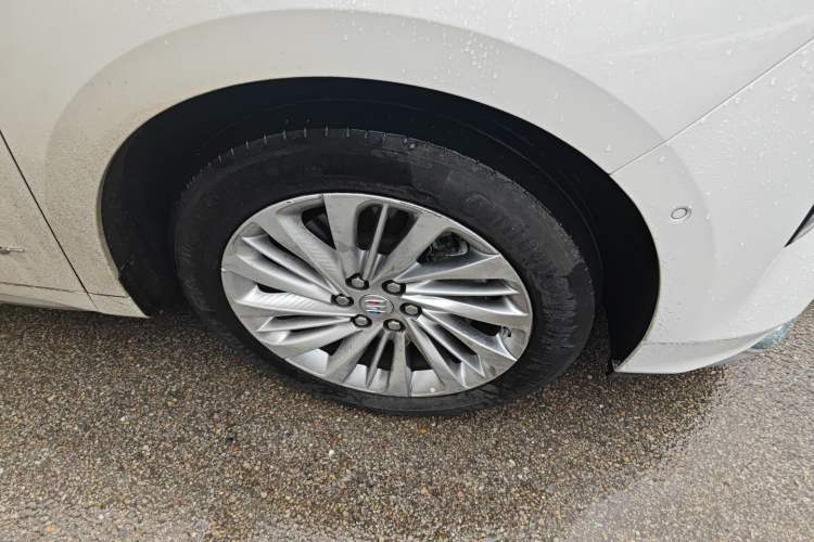 Used Buick Century 2023 2.0T Six-Seater Yinshi Edition Right Front Wheel Hub