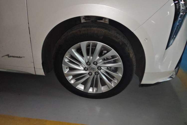 Used Buick Century 2023 2.0T Seven-Seater Yinshi Edition Right Front Wheel Hub