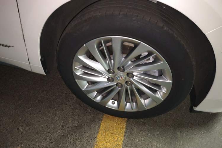 Used Buick Century 2023 2.0T Seven-Seater Yinshi Edition Right Front Wheel Hub