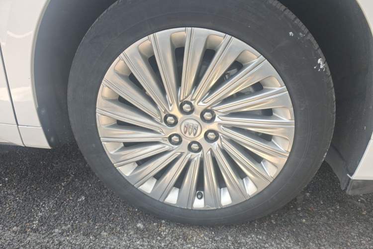 Used Buick Century 2023 2.0T Four-Seat Private Edition Right Front Wheel Hub