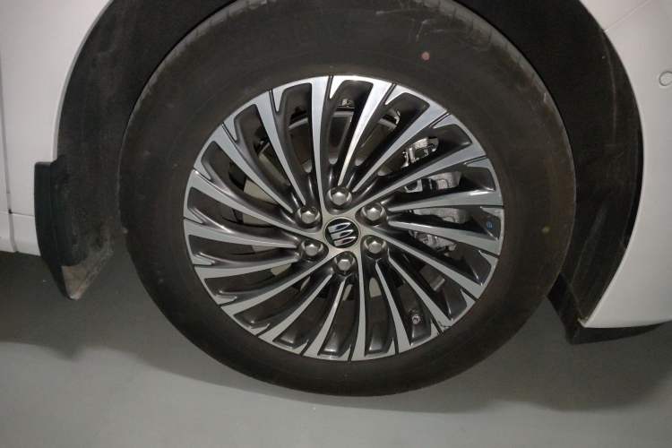 Used Buick Century 2023 2.0T Seven-Seater Deluxe Edition Right Front Wheel Hub