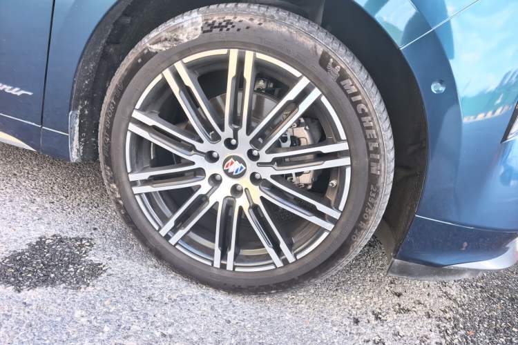 Used Buick Century 2023 2.0T Seven-Seater Yinshi Edition Right Front Wheel Hub
