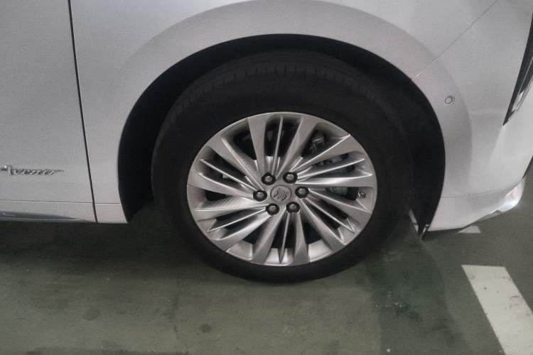 Used Buick Century 2023 2.0T Seven-Seater Yinshi Edition Right Front Wheel Hub
