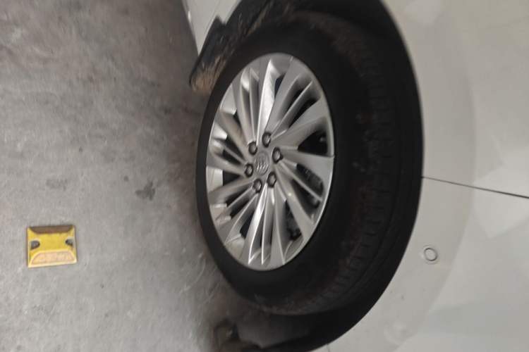 Used Buick Century 2023 2.0T Seven-Seater Yinshi Edition Right Front Wheel Hub