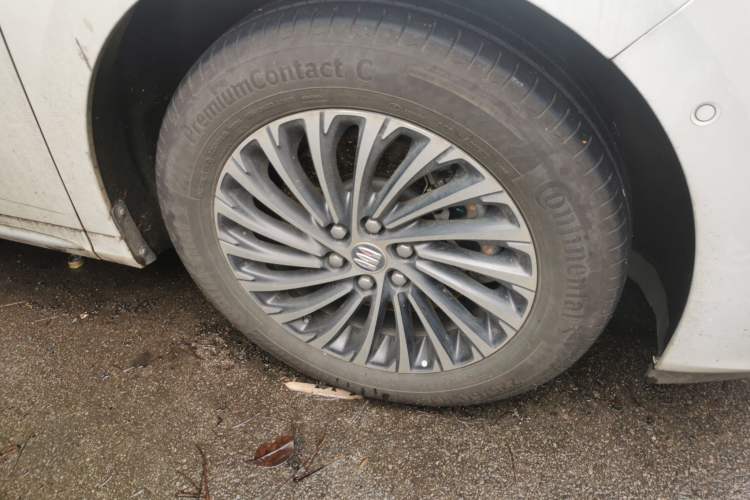 Used Buick Century 2023 2.0T Seven-Seater Deluxe Edition Right Front Wheel Hub