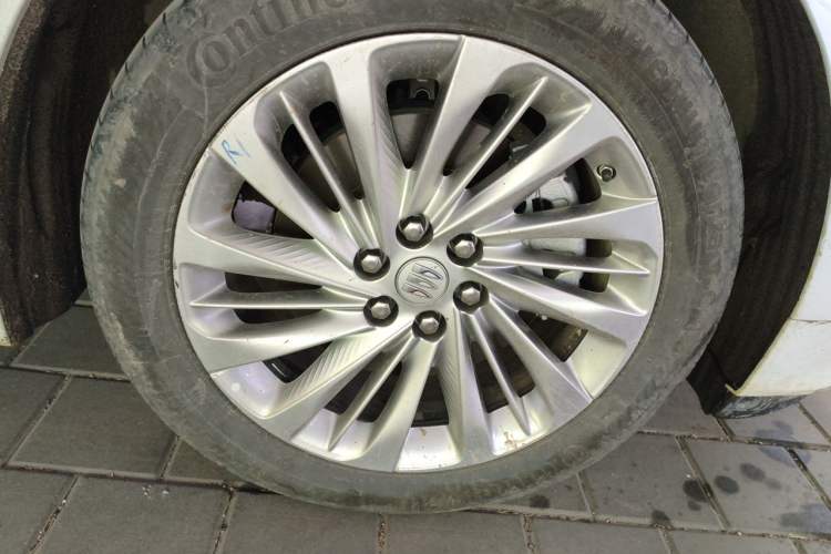 Used Buick Century 2023 2.0T Six-Seater Yinshi Edition Right Front Wheel Hub