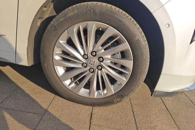 Used Buick Century 2023 2.0T Six-Seater Yinshi Edition Right Front Wheel Hub
