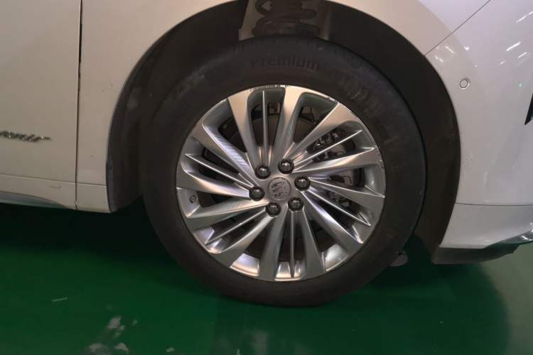 Used Buick Century 2023 2.0T Six-Seater Yinshi Edition Right Front Wheel Hub
