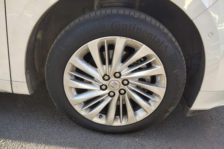 Used Buick Century 2023 2.0T Six-Seater Yinshi Edition Right Front Wheel Hub