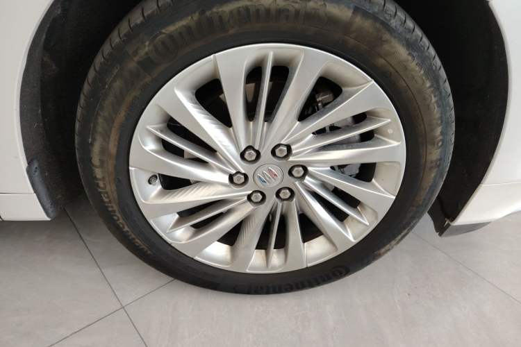 Used Buick Century 2023 2.0T Six-Seater Yinshi Edition Right Front Wheel Hub