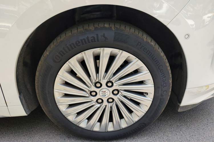 Used Buick Century 2023 2.0T Four-Seat Elegance Edition Right Front Wheel Hub