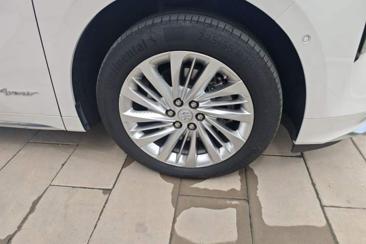 Used Buick Century 2023 2.0T Seven-Seater Yinshi Edition Right Front Wheel Hub