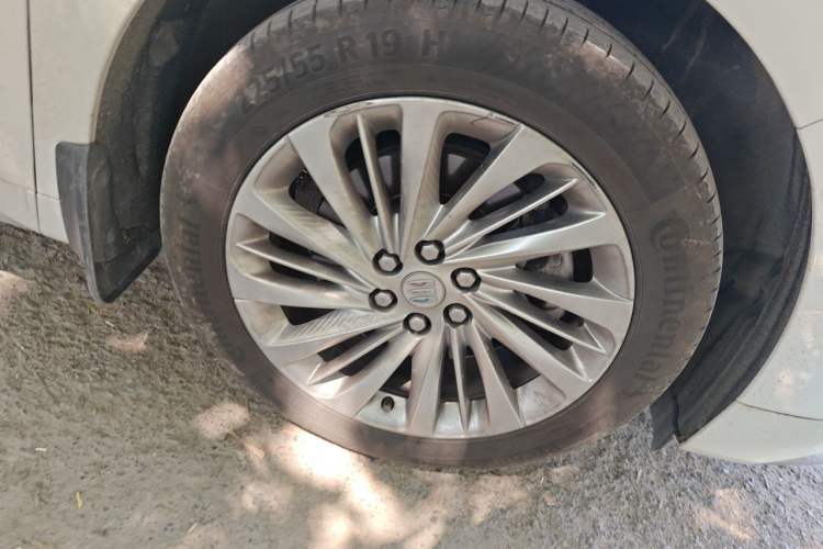Used Buick Century 2023 2.0T Six-Seater Yinshi Edition Right Front Wheel Hub