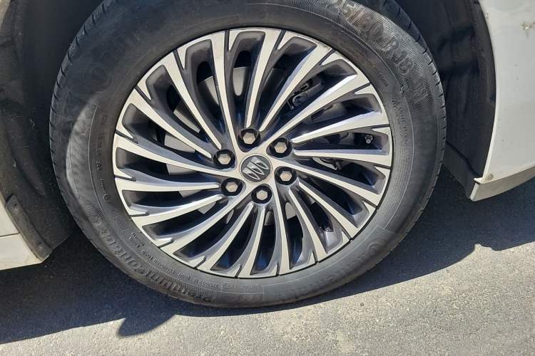 Used Buick Century 2023 2.0T Seven-Seater Deluxe Edition Right Front Wheel Hub