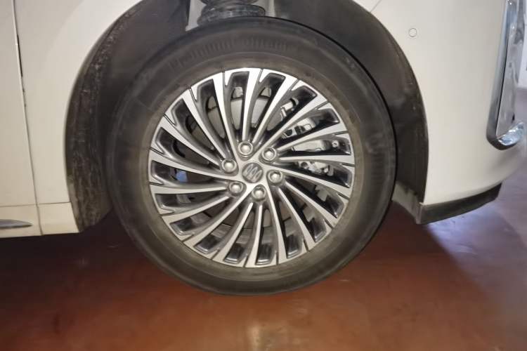 Used Buick Century 2023 2.0T Seven-Seater Deluxe Edition Right Front Wheel Hub