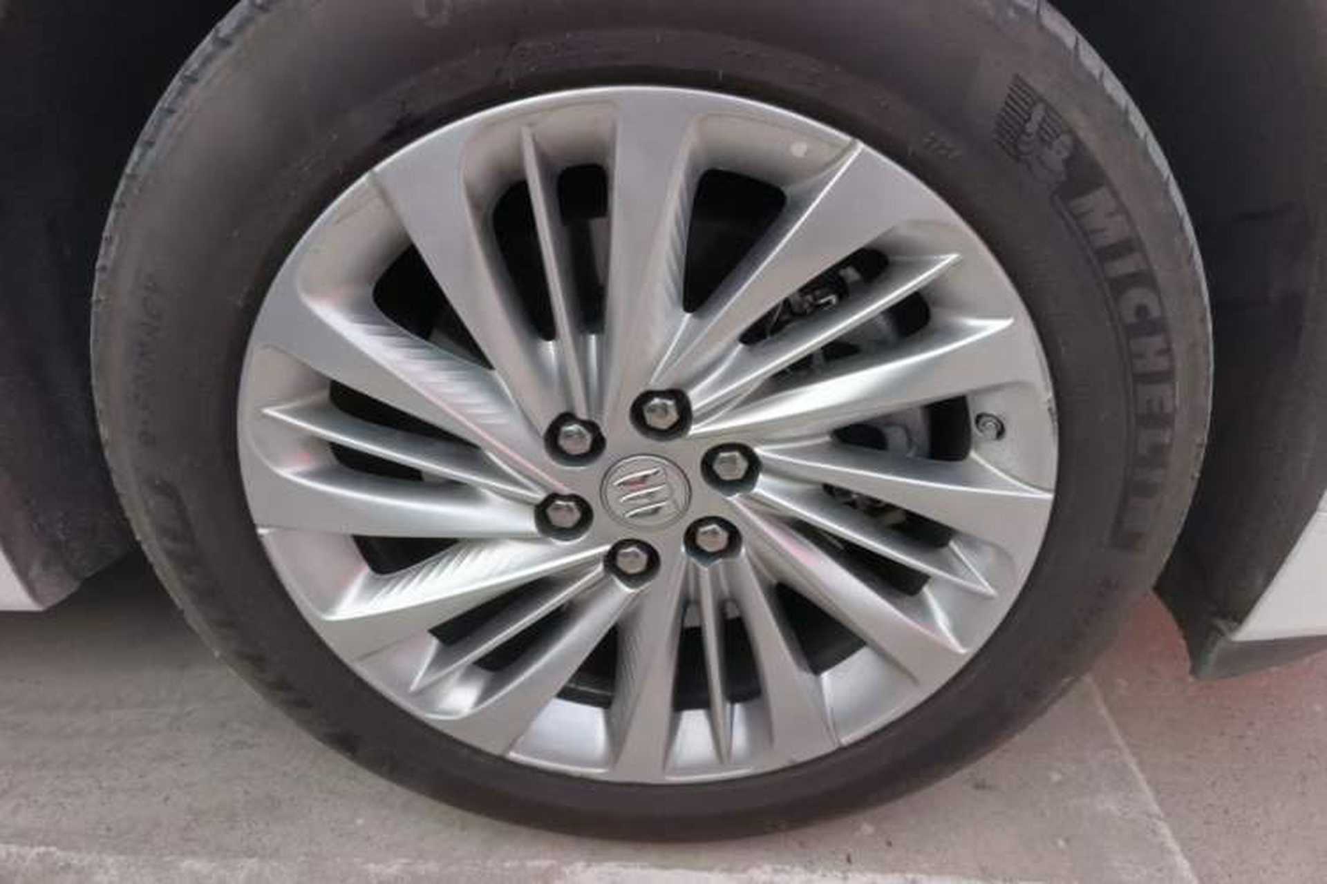 Used Buick Century 2023 2.0T Six-Seater Yinshi Edition Right Front Wheel Hub