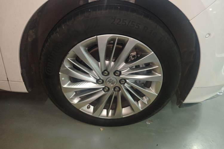 Used Buick Century 2023 2.0T Six-Seater Yinshi Edition Right Front Wheel Hub