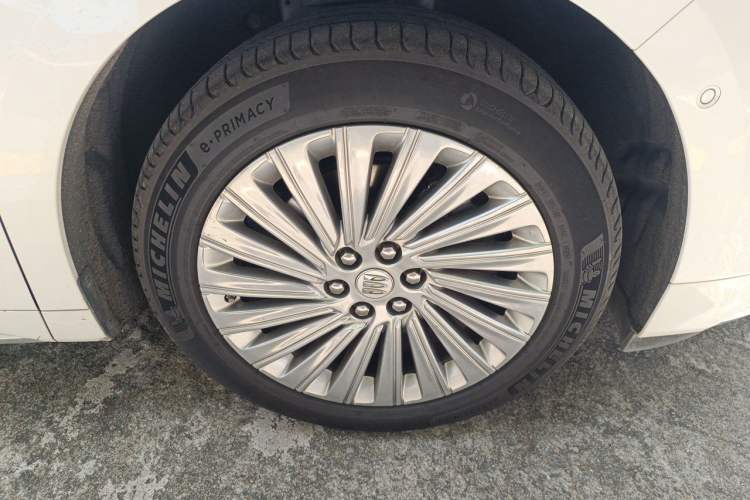 Used Buick Century 2023 2.0T Four-Seat Private Edition Right Front Wheel Hub