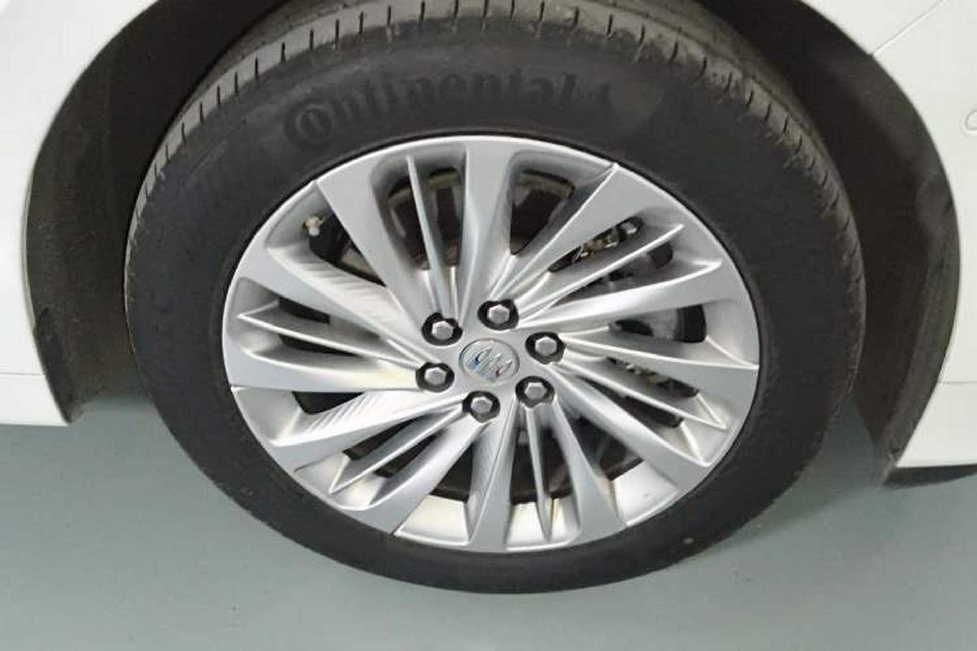Used Buick Century 2023 2.0T Seven-Seater Yinshi Edition Right Front Wheel Hub