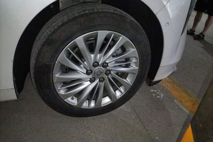 Used Buick Century 2023 2.0T Seven-Seater Yinshi Edition Right Front Wheel Hub