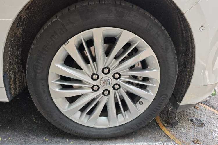 Used Buick Century 2023 2.0T Seven-Seater Yinshi Edition Right Front Wheel Hub