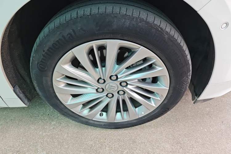 Used Buick Century 2023 2.0T Six-Seater Yinshi Edition Right Front Wheel Hub