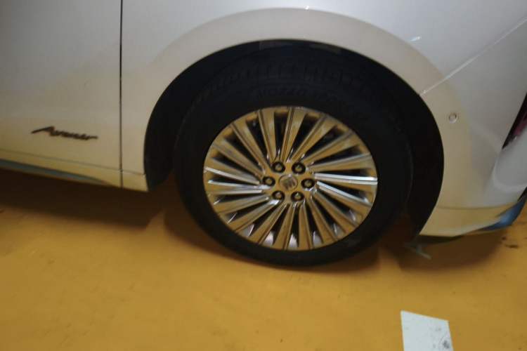 Used Buick Century 2023 2.0T Four-Seat Private Edition Right Front Wheel Hub
