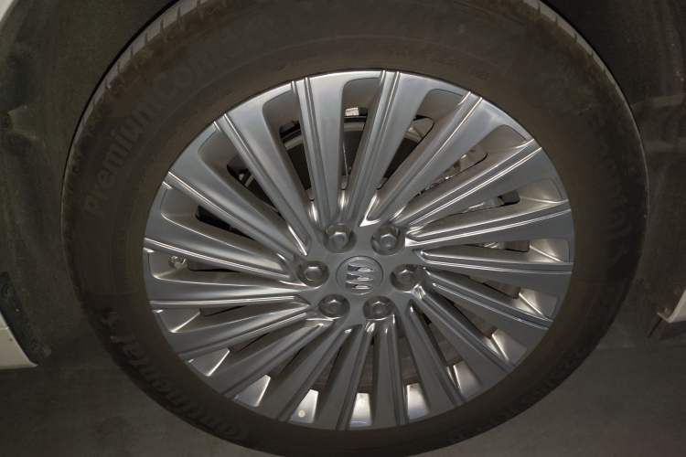 Used Buick Century 2023 2.0T Four-Seat Private Edition Right Front Wheel Hub