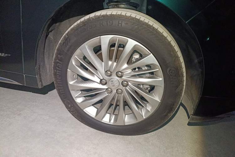 Used Buick Century 2023 2.0T Six-Seater Yinshi Edition Right Front Wheel Hub