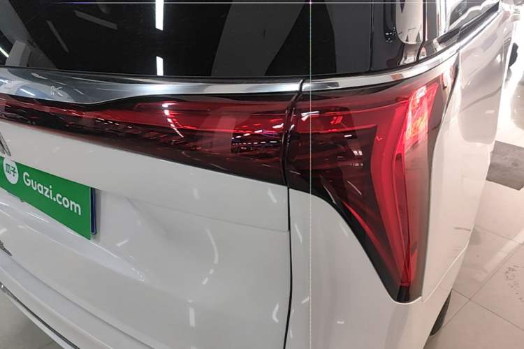 Used Buick Century 2023 2.0T Six-Seater Yinshi Edition Right Rear Taillight