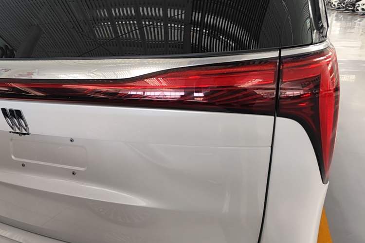 Used Buick Century 2023 2.0T Four-Seat Private Edition Right Rear Taillight