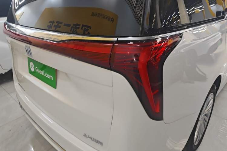 Used Buick Century 2023 2.0T Seven-Seater Yinshi Edition Right Rear Taillight