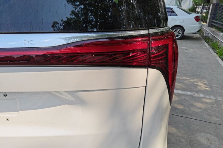 Used Buick Century 2023 2.0T Six-Seater Yinshi Edition Right Rear Taillight