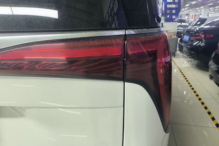 Used Buick Century 2023 2.0T Six-Seater Yinshi Edition Right Rear Taillight
