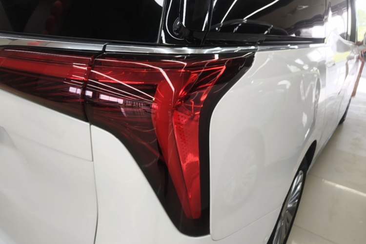 Used Buick Century 2023 2.0T Six-Seater Yinshi Edition Right Rear Taillight