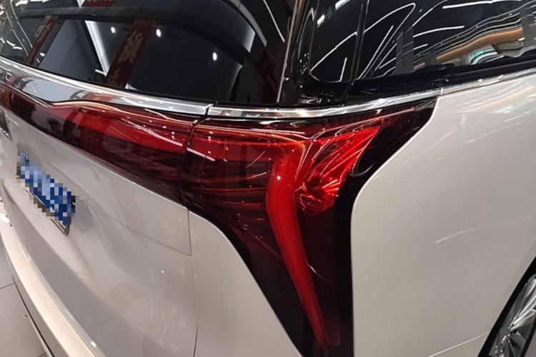 Used Buick Century 2023 2.0T Six-Seater Yinshi Edition Right Rear Taillight
