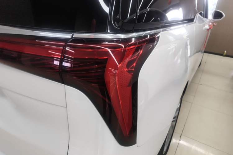 Used Buick Century 2023 2.0T Seven-Seater Yinshi Edition Right Rear Taillight