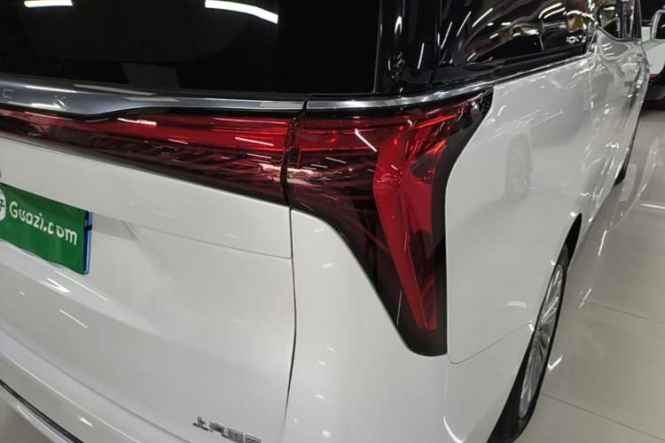 Used Buick Century 2023 2.0T Seven-Seater Yinshi Edition Right Rear Taillight