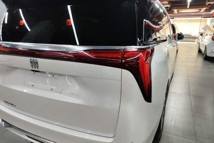 Used Buick Century 2023 2.0T Seven-Seater Yinshi Edition Right Rear Taillight