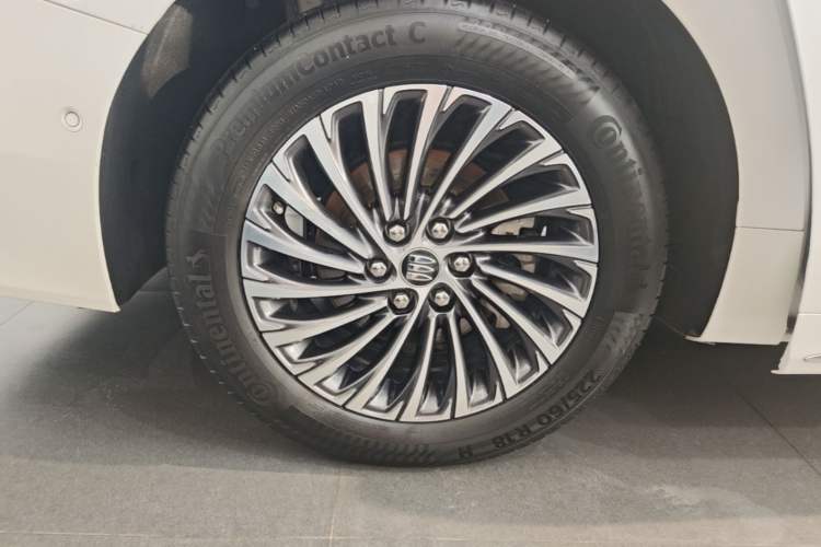Used Buick Century 2023 2.0T Seven-Seater Deluxe Edition Right Rear Wheel Hub