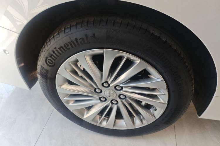 Used Buick Century 2023 2.0T Six-Seater Yinshi Edition Right Rear Wheel Hub