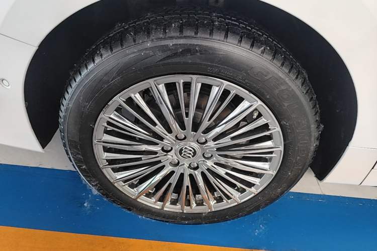 Used Buick Century 2023 2.0T Four-Seat Private Edition Right Rear Wheel Hub