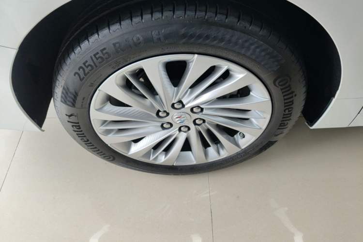 Used Buick Century 2023 2.0T Seven-Seater Yinshi Edition Right Rear Wheel Hub