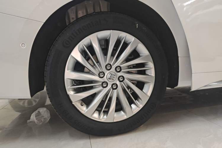Used Buick Century 2023 2.0T Seven-Seater Yinshi Edition Right Rear Wheel Hub