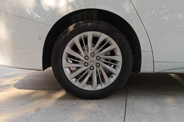 Used Buick Century 2023 2.0T Six-Seater Yinshi Edition Right Rear Wheel Hub